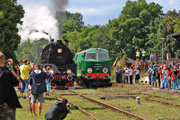 16.08.2014 Parowóz Ol49-69 i lokomotywa spalinowa SU45-089 podczas parady w Międzychodzie