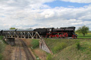 02.05.2015 Lokomotywa parowa Ol49-69 z pociągiem Era Pary 3 do Rakoniewic