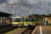 13.07.2014 Jednostka EN57-857rb i szynobus SA105-101 stoją na stacji Zbąszynek