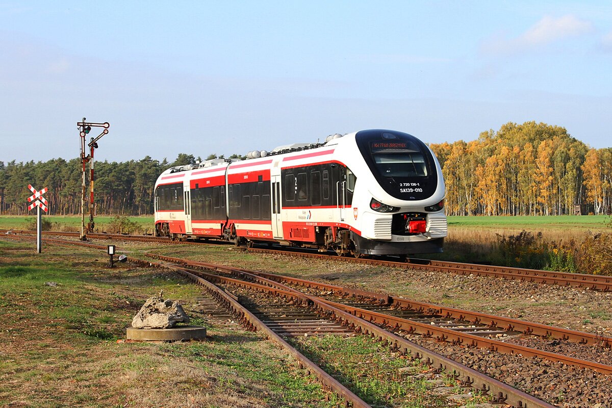 Rozkładowy pociąg na trasie Leszno - Zbąszynek