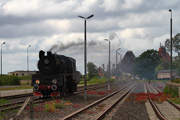 23.06 Lokomotywa parowa Ol49-69 manewruje na stacji Darłowo