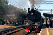 26.06 Pociąg Zatoka z parowozem Ol49-69 stoi na stacji Koszalin