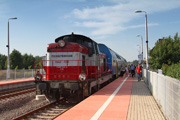 27.07 Pociąg Noteć z lokomotywą spalinową SU42-536 stoi na stacji w Sławie Wielkopolskiej