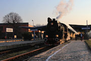 15.02 Pociąg Baszta z lokomotywą parową Ol49-69 na stacji Leszno