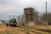 14.03 Lokomotywa spalinowa SU45-089 manewruje na stacji Czarnk&oacute;w