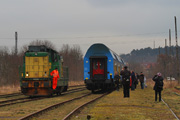 15.02 Lokomotywa spalinowa SP32-202 manewruje na stacji Czarnków