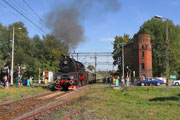 03.10 Pociąg SKARB MINI z lokomotywą parową Ol49-69 wyjeżdża ze stacji w Złotoryi