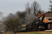 05.04 Pociąg specjalny z parowozem Ty42-107 przejeżdża przez stację Nowy Sącz Miasto