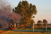 21.09.2013 Pociąg specjalny Gnieźnieńskiej Kolei Wąskotorowej przejeżdża przez Miroszkę
