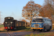 27.10.2013 Pociąg specjalny Średzkiej Kolei Powiatowej rusza z przystanku Annopole