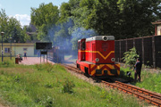 31.07.2015 Lokomotywa spalinowa Lxd2-11 manewruje na stacji Wesołe Miasteczko