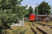 02.08.2015 Lokomotywa spalinowa Lxd2-374 manewruje na stacji Miasteczko Śląskie Wąskotorowe